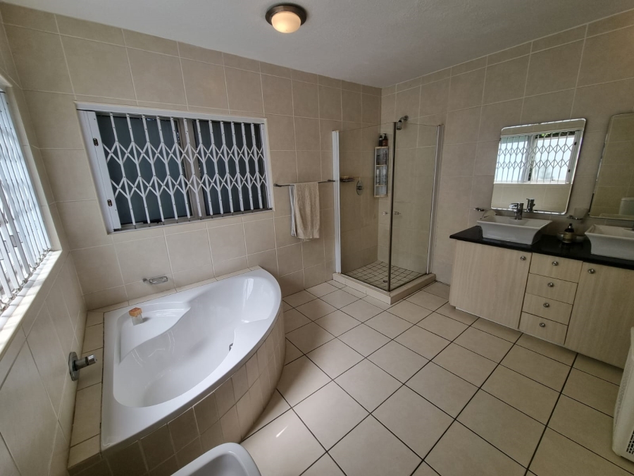 5 Bedroom Property for Sale in Mulbarton Gauteng