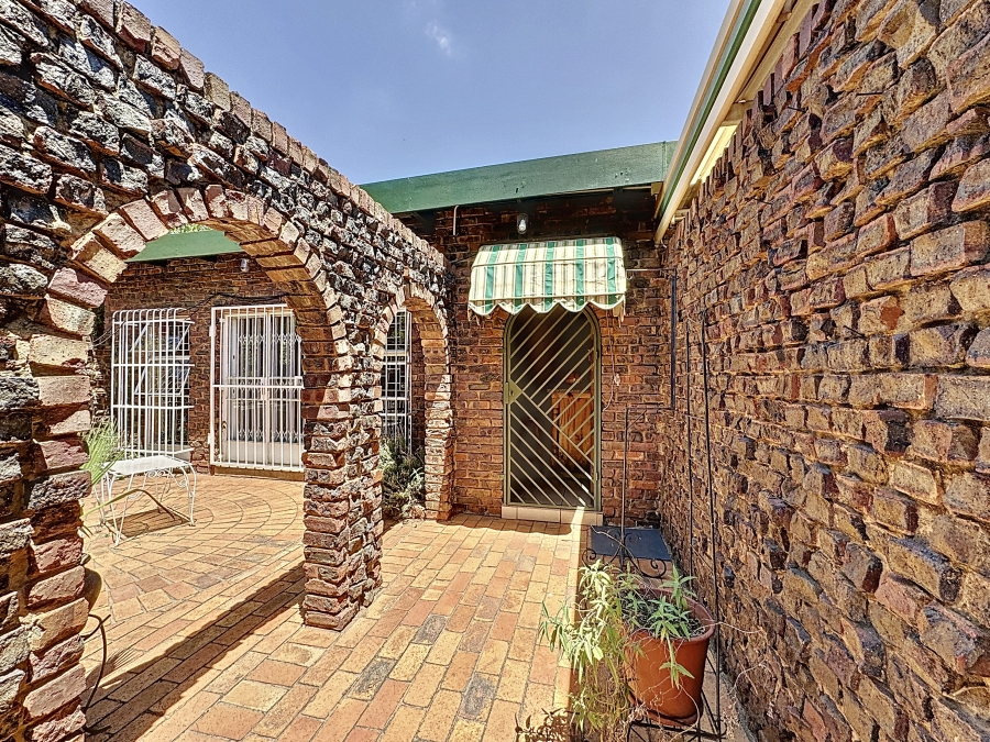 3 Bedroom Property for Sale in La Montagne Gauteng