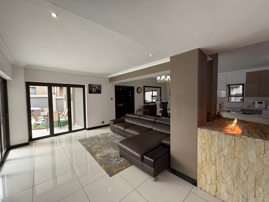 4 Bedroom Property for Sale in Aspen Hills Gauteng