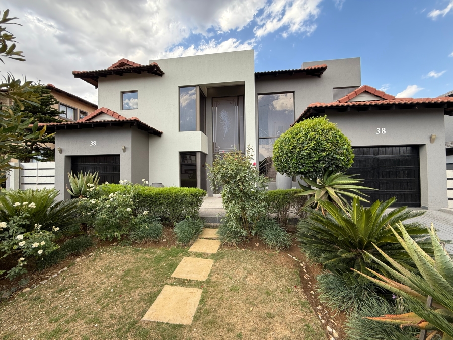 4 Bedroom Property for Sale in Aspen Hills Gauteng