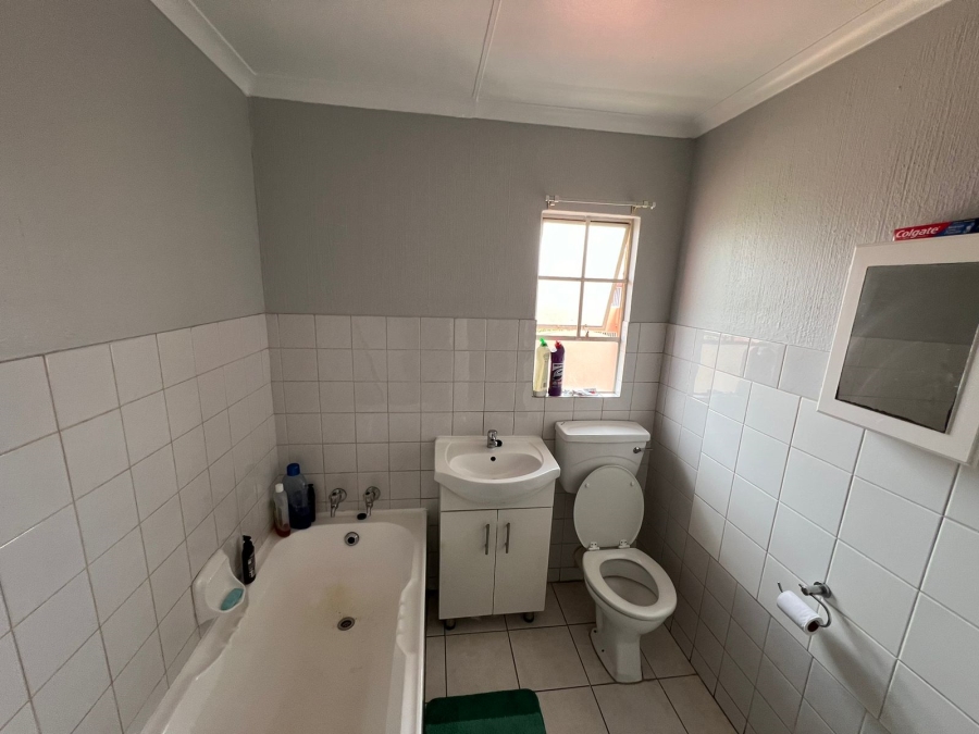 To Let 2 Bedroom Property for Rent in Meyersdal Gauteng