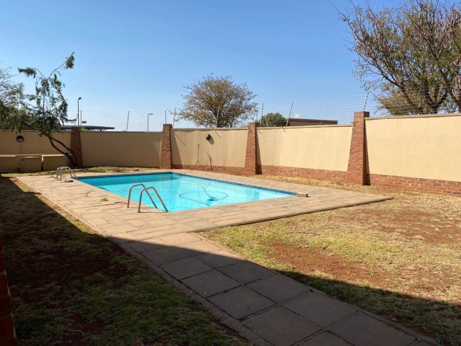 2 Bedroom Property for Sale in Carlswald Gauteng