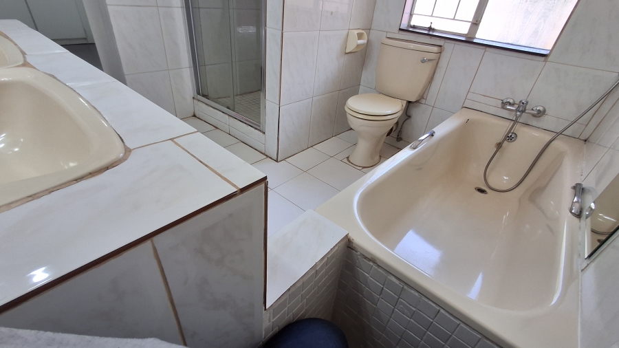 4 Bedroom Property for Sale in The Reeds Gauteng