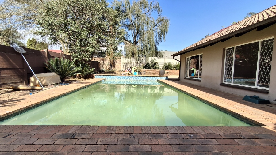 4 Bedroom Property for Sale in The Reeds Gauteng