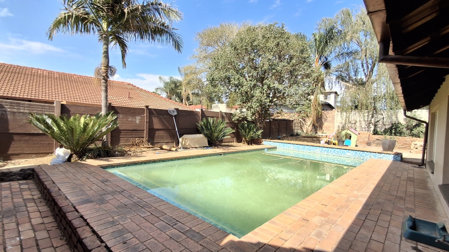 4 Bedroom Property for Sale in The Reeds Gauteng