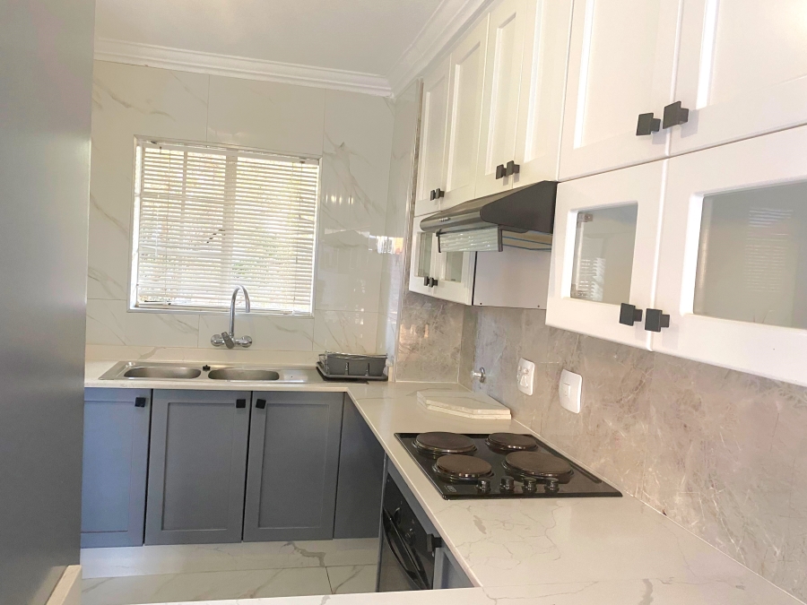 To Let 2 Bedroom Property for Rent in Die Hoewes Gauteng