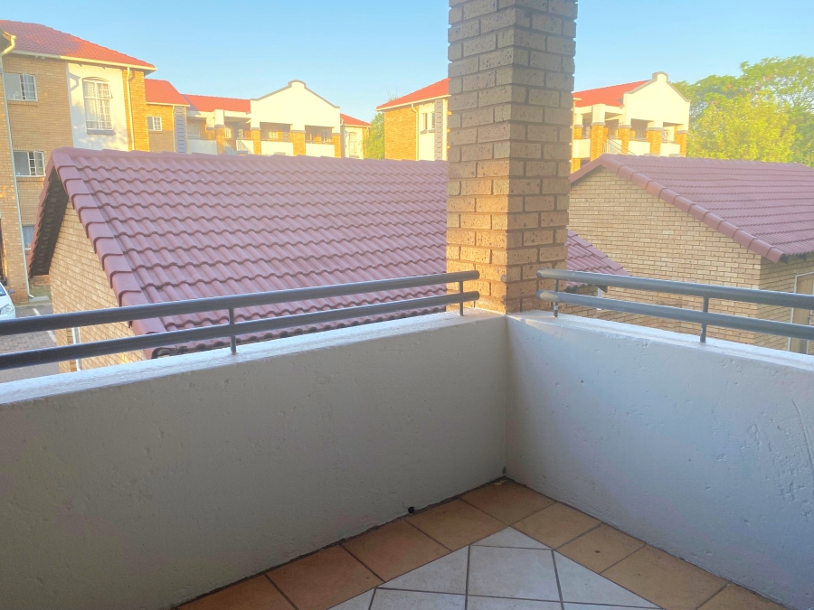 To Let 2 Bedroom Property for Rent in Die Hoewes Gauteng