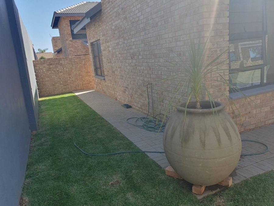 3 Bedroom Property for Sale in Radiokop Gauteng