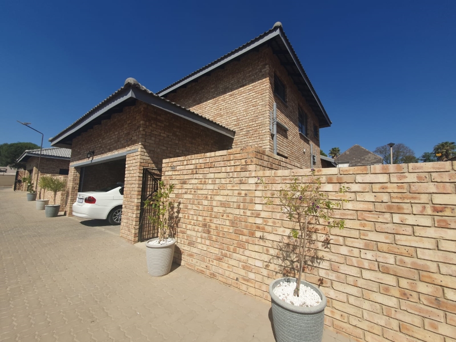 3 Bedroom Property for Sale in Radiokop Gauteng