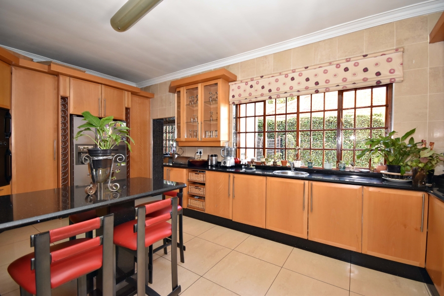 5 Bedroom Property for Sale in Greenside Gauteng