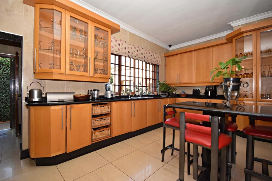 5 Bedroom Property for Sale in Greenside Gauteng