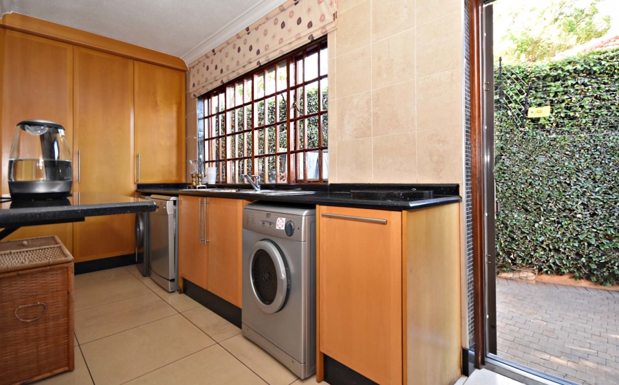 5 Bedroom Property for Sale in Greenside Gauteng