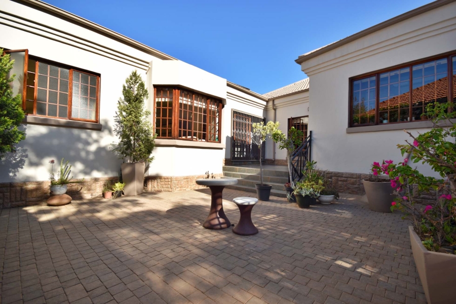 5 Bedroom Property for Sale in Greenside Gauteng