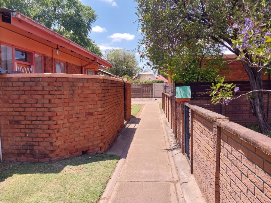 2 Bedroom Property for Sale in Hermanstad Gauteng