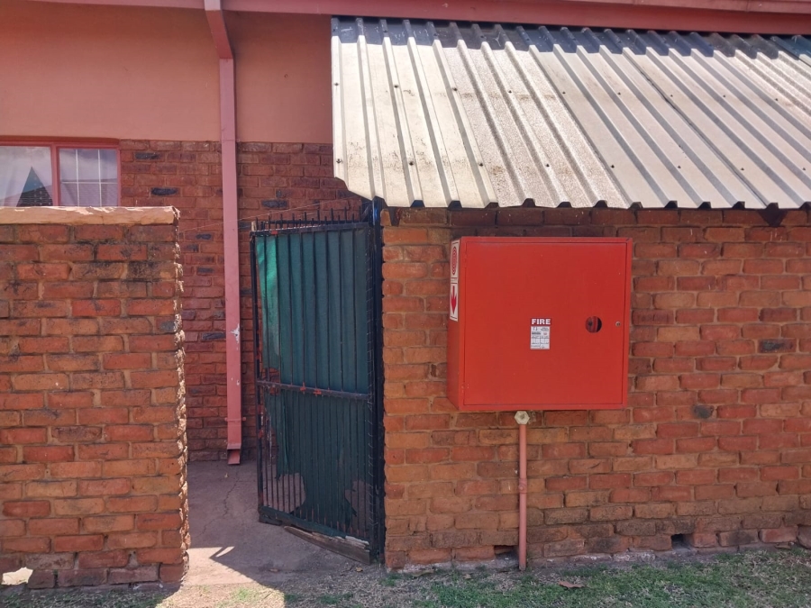 2 Bedroom Property for Sale in Hermanstad Gauteng