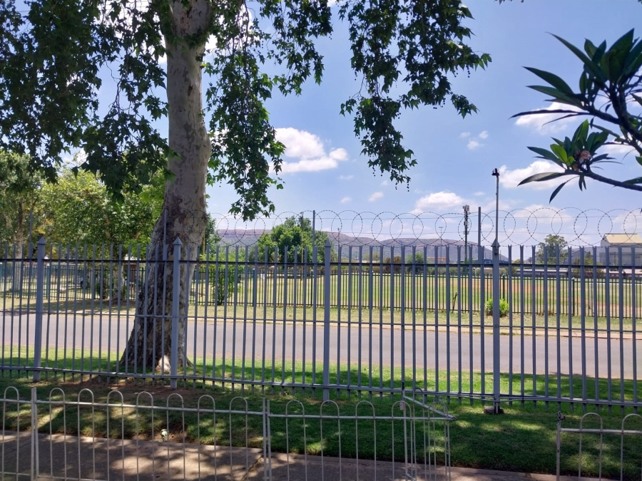 2 Bedroom Property for Sale in Hermanstad Gauteng