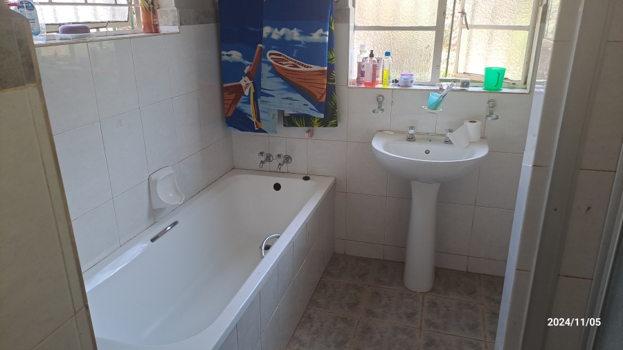 To Let 3 Bedroom Property for Rent in Mountain View Gauteng