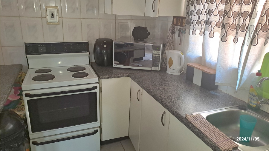 To Let 3 Bedroom Property for Rent in Mountain View Gauteng