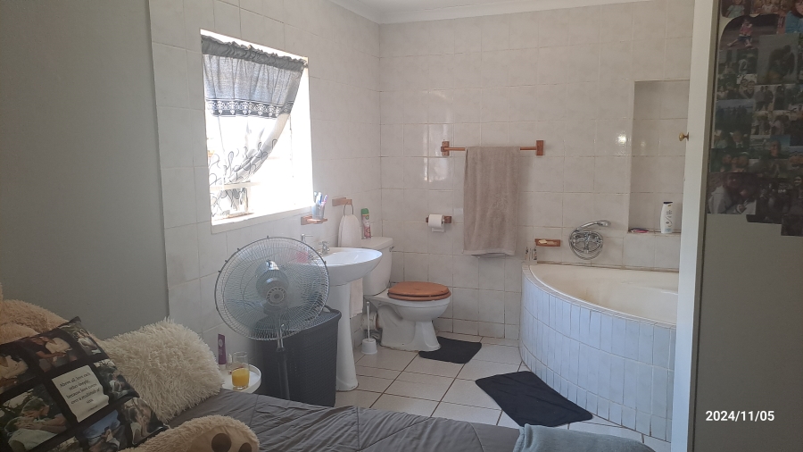 To Let 3 Bedroom Property for Rent in Mountain View Gauteng