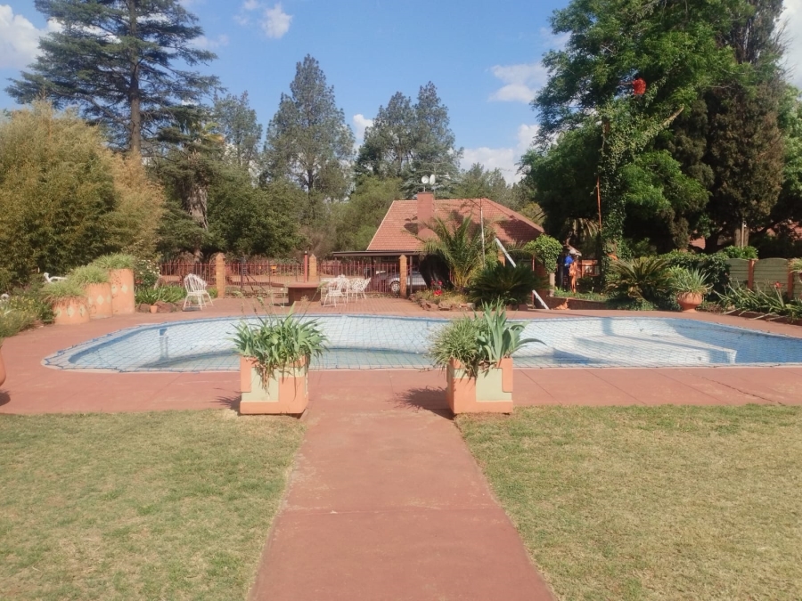 4 Bedroom Property for Sale in Unitas Park Gauteng