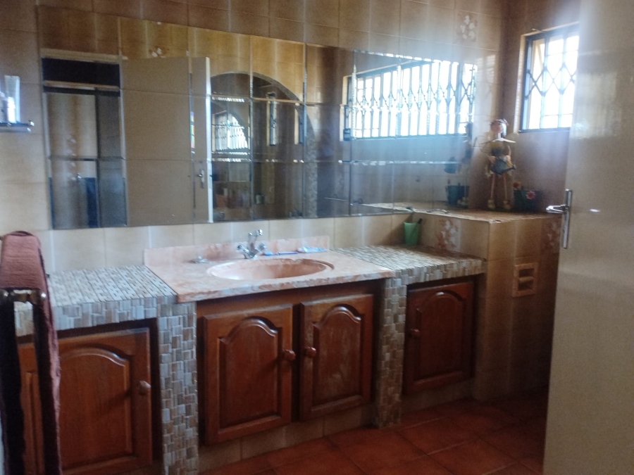 4 Bedroom Property for Sale in Unitas Park Gauteng