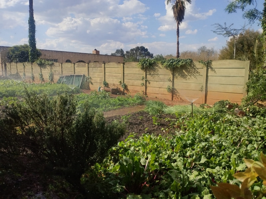 4 Bedroom Property for Sale in Unitas Park Gauteng