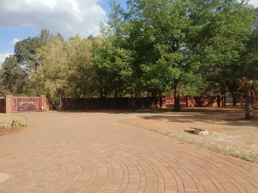 4 Bedroom Property for Sale in Unitas Park Gauteng