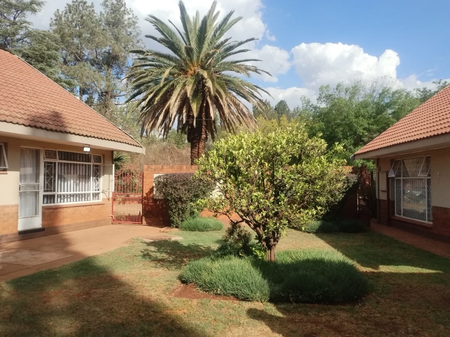 4 Bedroom Property for Sale in Unitas Park Gauteng