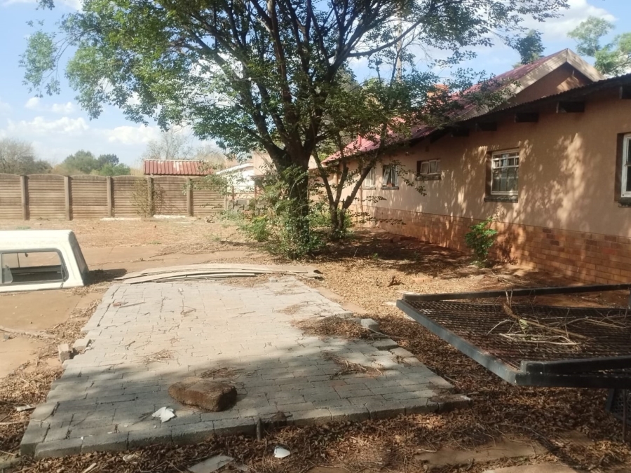 4 Bedroom Property for Sale in Unitas Park Gauteng