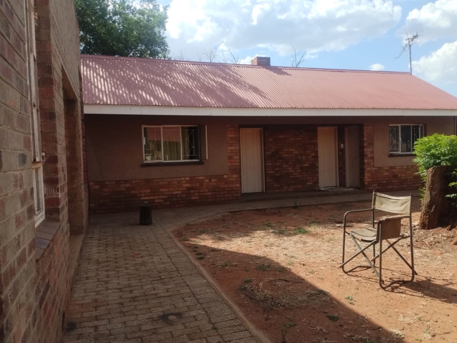 4 Bedroom Property for Sale in Unitas Park Gauteng