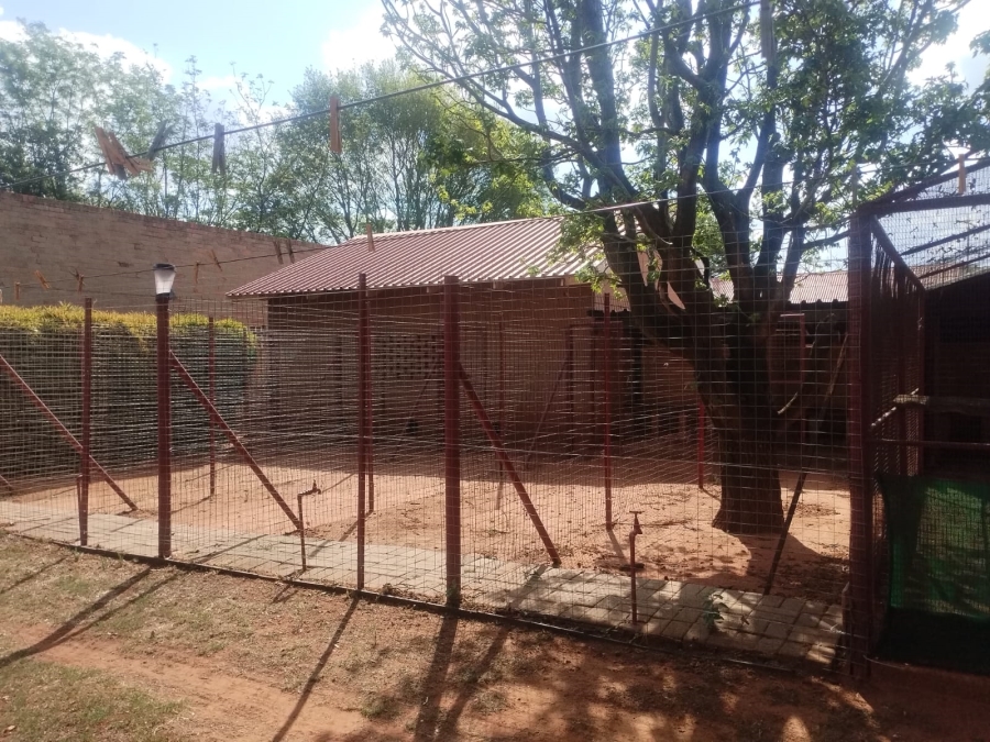 4 Bedroom Property for Sale in Unitas Park Gauteng