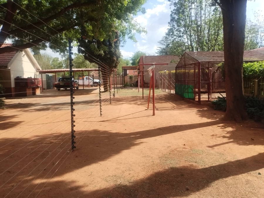 4 Bedroom Property for Sale in Unitas Park Gauteng