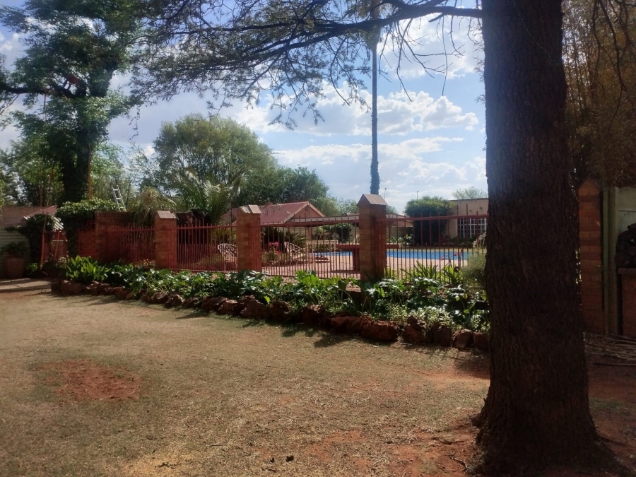 4 Bedroom Property for Sale in Unitas Park Gauteng