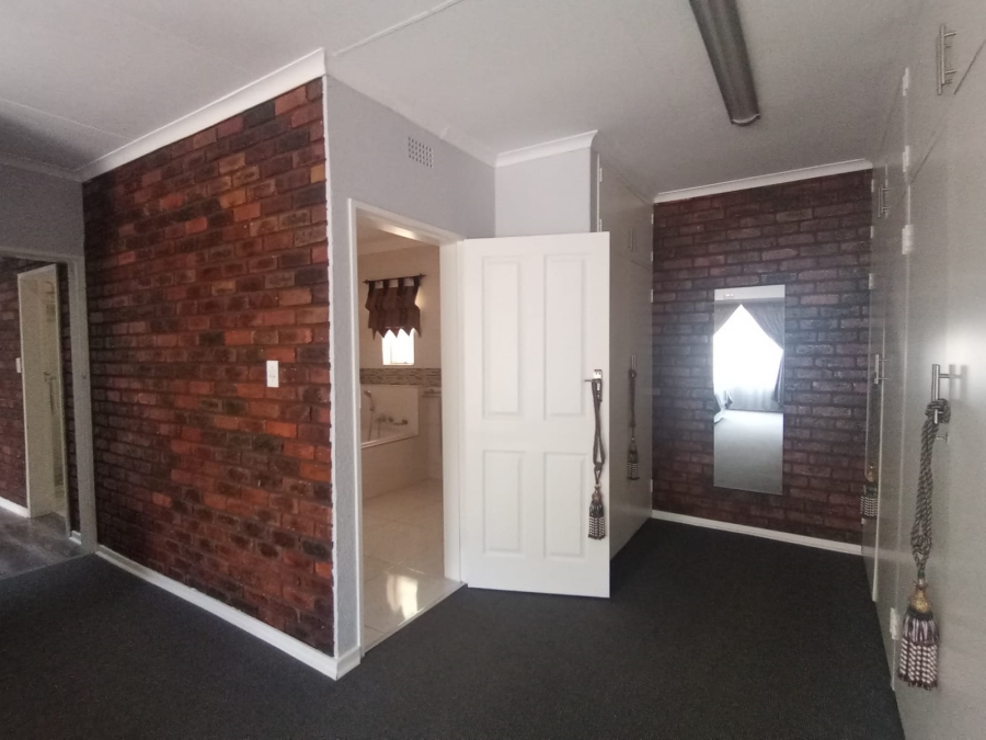 4 Bedroom Property for Sale in Three Rivers East Gauteng