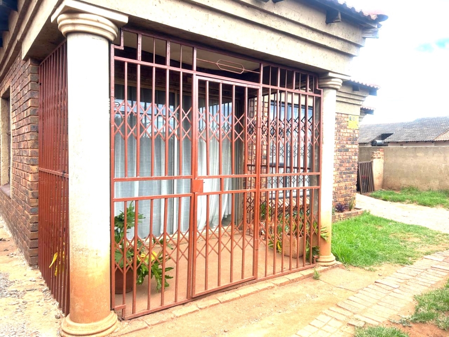 3 Bedroom Property for Sale in Moleleki Gauteng