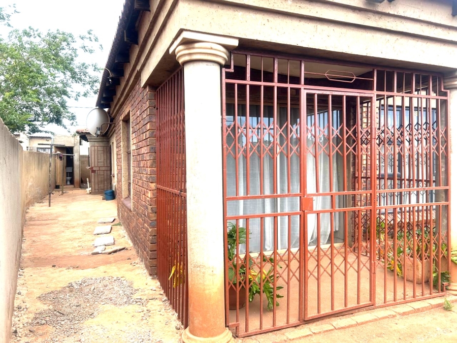 3 Bedroom Property for Sale in Moleleki Gauteng