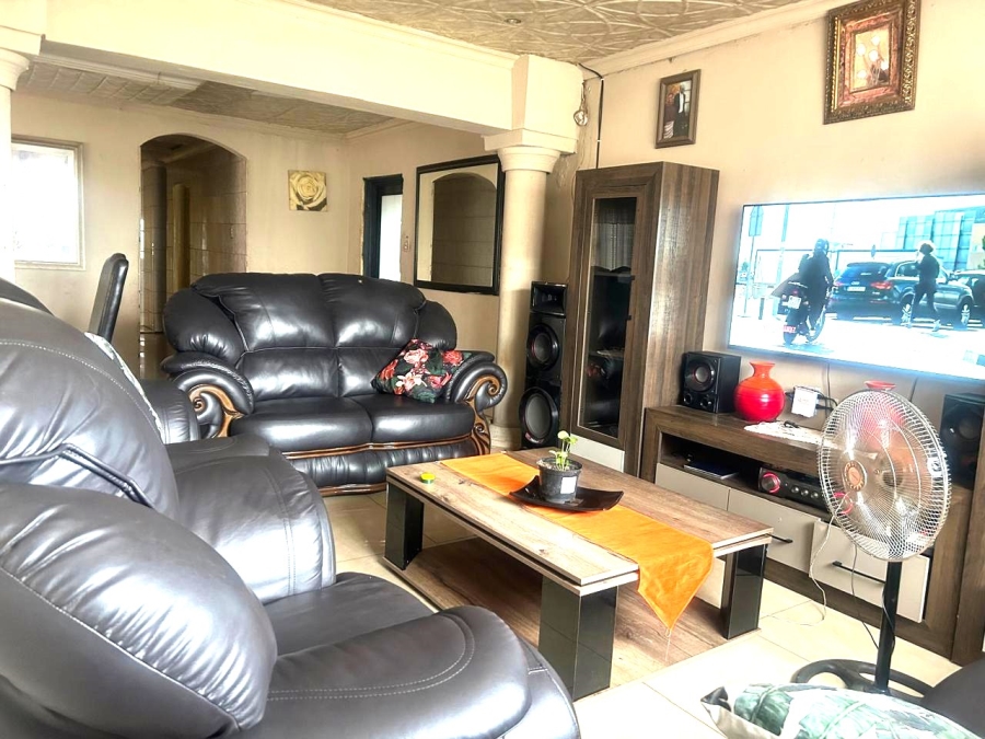 3 Bedroom Property for Sale in Moleleki Gauteng