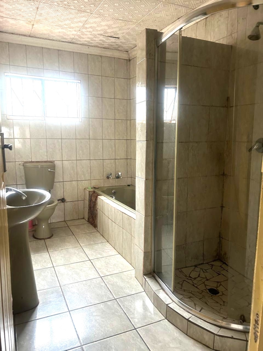 3 Bedroom Property for Sale in Moleleki Gauteng