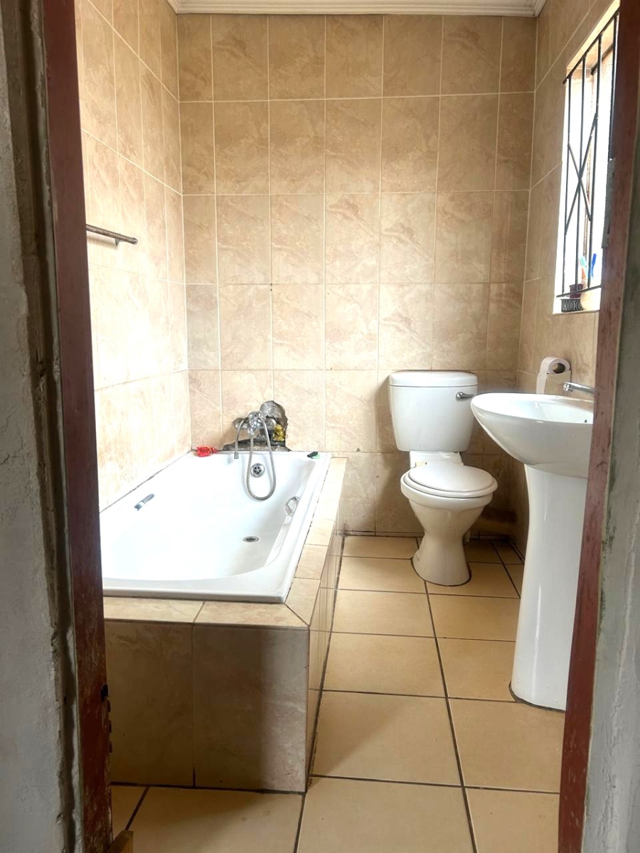 3 Bedroom Property for Sale in Moleleki Gauteng