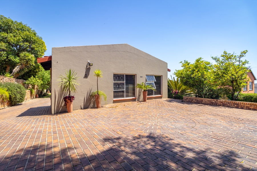 6 Bedroom Property for Sale in Constantia Kloof Gauteng