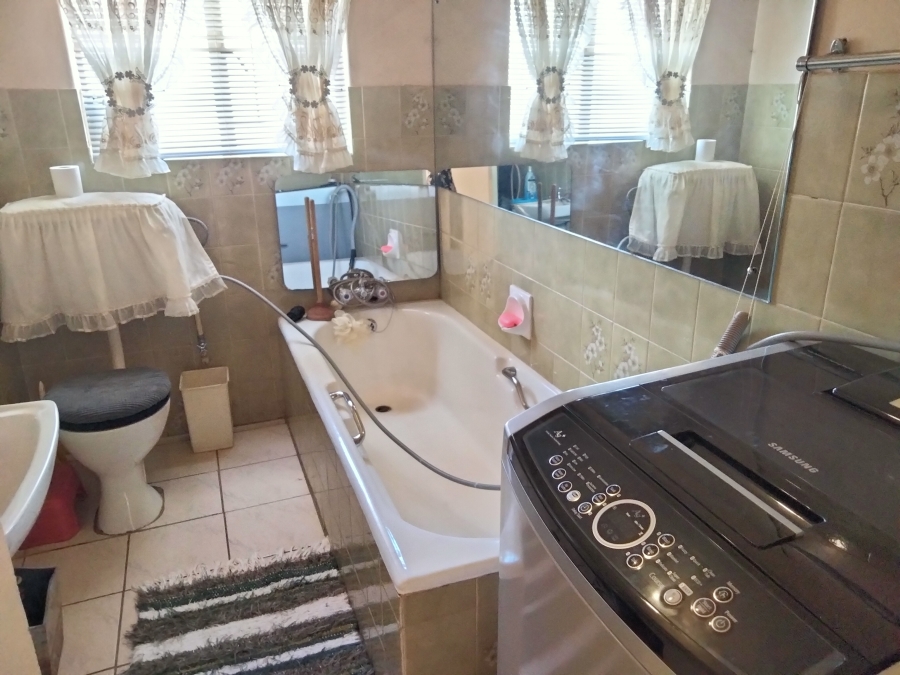 3 Bedroom Property for Sale in Tarlton Gauteng