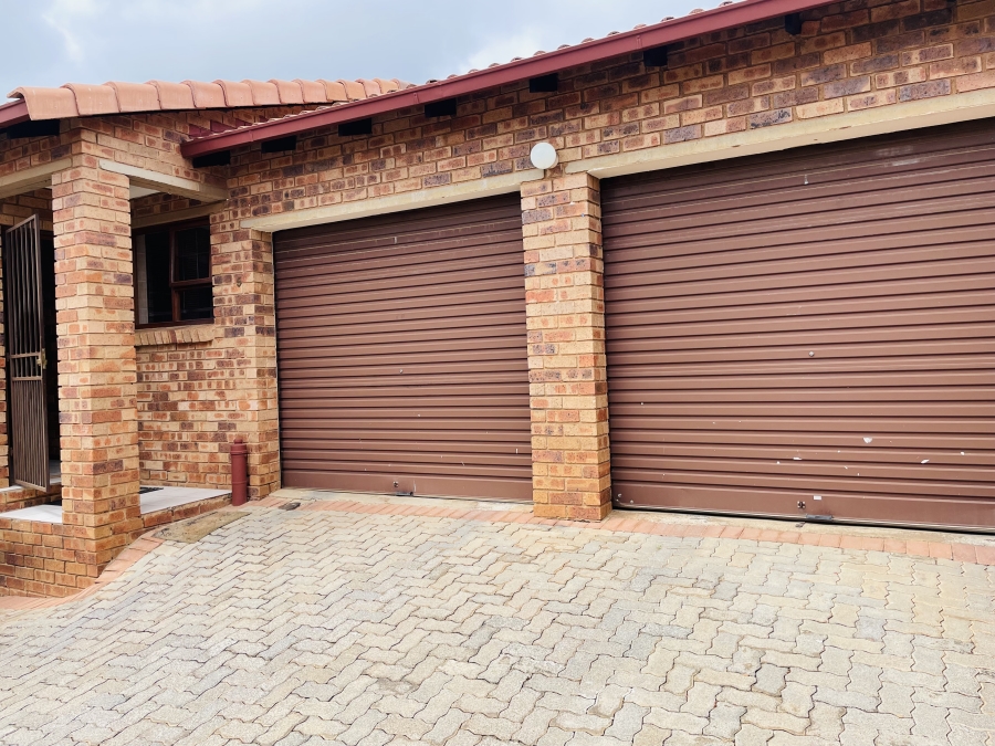 3 Bedroom Property for Sale in Rangeview Gauteng