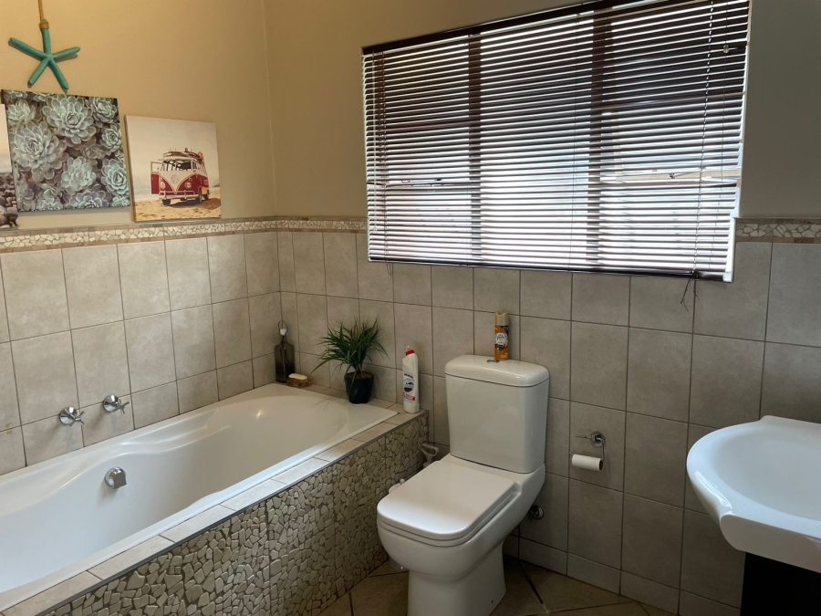 4 Bedroom Property for Sale in Noordheuwel Gauteng