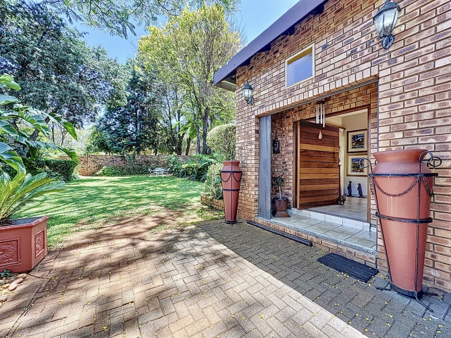 5 Bedroom Property for Sale in La Montagne Gauteng