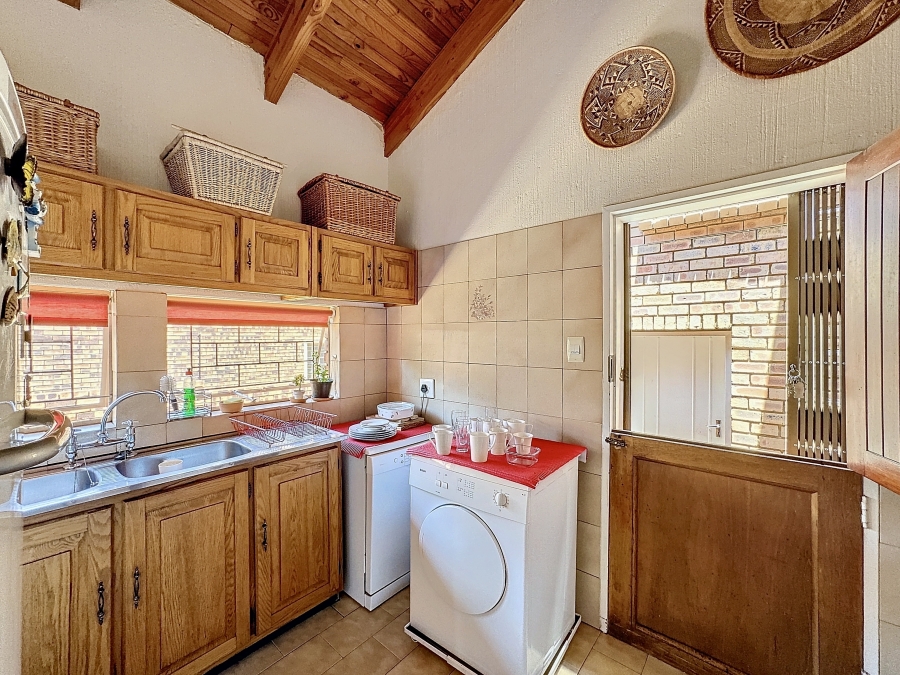 5 Bedroom Property for Sale in La Montagne Gauteng