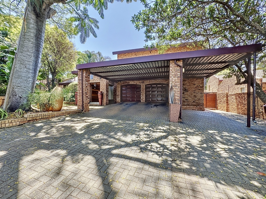 5 Bedroom Property for Sale in La Montagne Gauteng