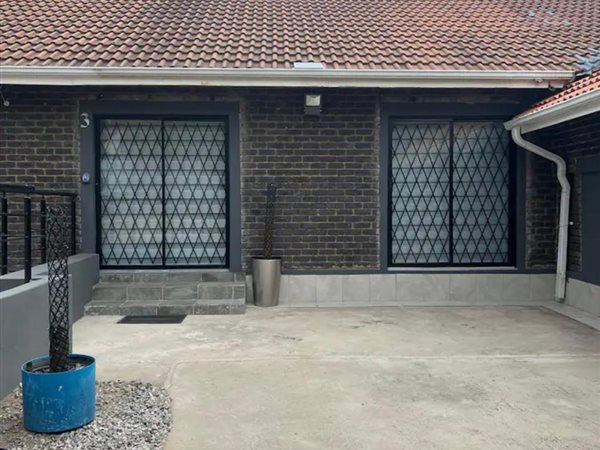 To Let 2 Bedroom Property for Rent in Ferndale Gauteng