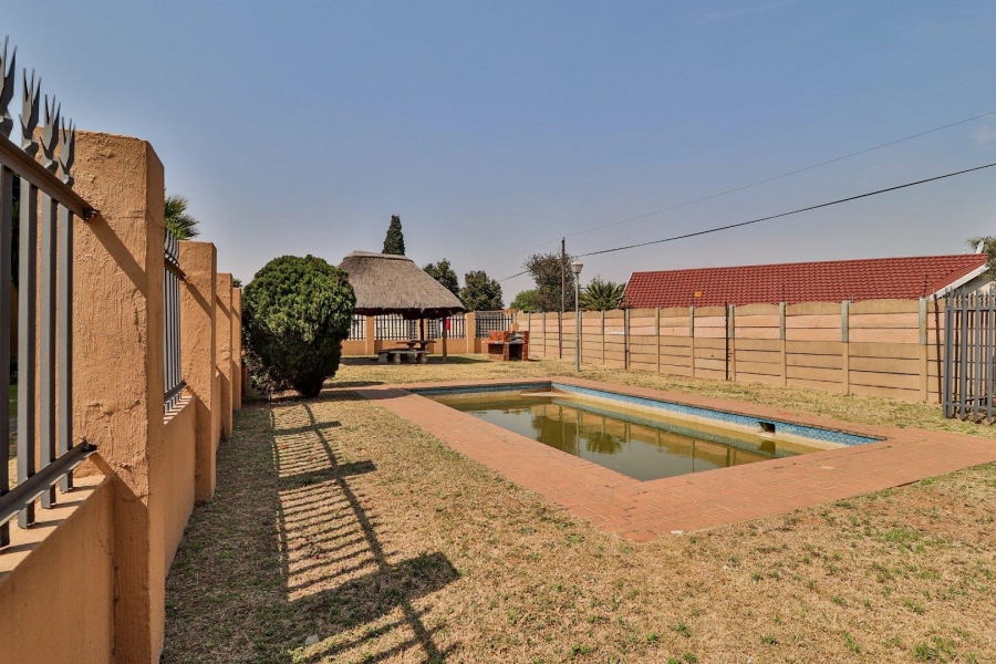 2 Bedroom Property for Sale in Albermarle Gauteng