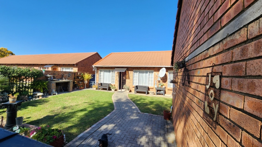 3 Bedroom Property for Sale in Annlin Gauteng