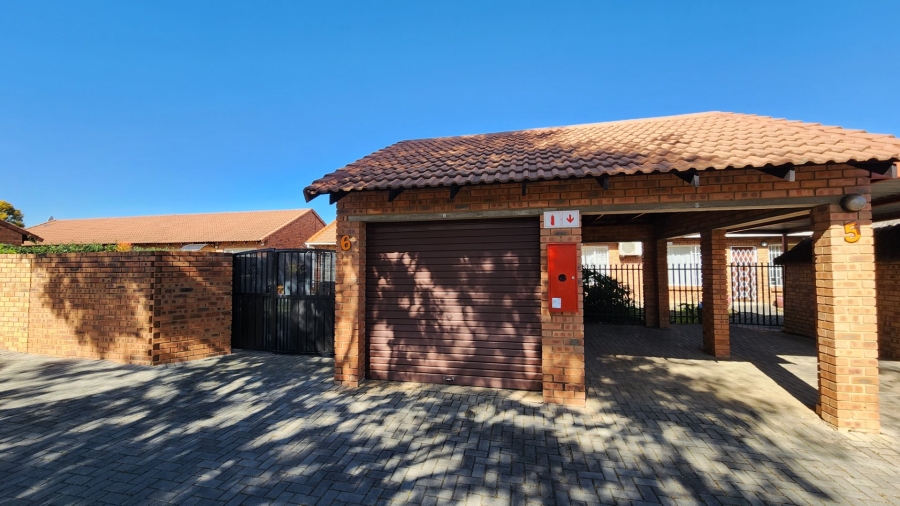 3 Bedroom Property for Sale in Annlin Gauteng